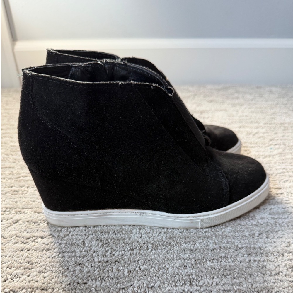 Soda Womens Black Faux Suede Wedge Sneakers Ankle Boots Size 6